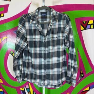 Northcrest, Flannel Plaid Button-Up Shirt. Size Medium. Excellent condition!